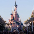 Disneyland París deja de cobrar en función de la nacionalidad tras el 'toque' de Bruselas