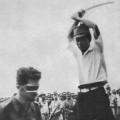 Leonard Siffleet a punto de ser decapitado con una espada por un soldado japonés en 1943