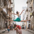 Espléndidas fotografías de bailarines de ballet practicando en las calles de Cuba