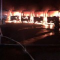 Trabajadores despedidos en Arabia Saudita prenden fuego a una flota de autobuses en protesta [EN]