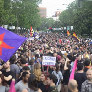 Miles de antifascistas recorren el centro de Madrid contra el racismo y el nazismo