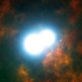 Dos estrellas en rumbo de colisión en la nebulosa planetaria Henize 2-428