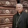 El Ministerio del Tiempo interviene para devolver al cardenal Cañizares a su época