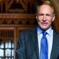 A Tim Berners-Lee no le gusta la internet actual, así que quiere reinventarla