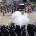 Seis muertos y 45 heridos deja enfrentamiento entre policías y maestros al sur de México