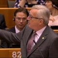 Juncker al eurófobo Nigel Farage en la Eurocámara: “¿Por qué está usted aquí?”