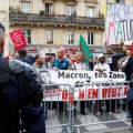 Franceses reciben con una lluvia de huevos al ministro de Economía