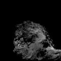 El cometa 67P Churyumov-Gerasimenko fotografiado por la cámara de ángulo estrecho Osiris de la sonda Rosetta [eng]