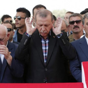 Francia advierte a Erdogan: "El golpe fallido no es un cheque en blanco"