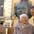 Roban el busto de Clara Campoamor en Madrid, que ha podido ser fundido