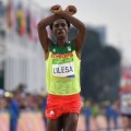 Medallista Feyisa Lilesa: “Si vuelvo a Etiopía el gobierno me matará a mí y a mi familia”