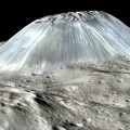 La montaña de Ceres Ahuna Mons: vista lateral [eng]