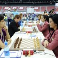 La ministra de Finanzas de Letonia vence a la campeona del mundo de ajedrez [EN]