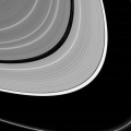La pequeña luna Pan moldea los anillos de Saturno