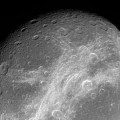 Hay otro objeto en el Sistema Solar con un océano subterráneo: Dione, la luna de Saturno