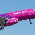 FACUA denuncia a Wizz Air por cobrar la atención al cliente con un 807 (su prefijo 93 sólo habla catalán)