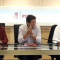 La gestora del PSOE, acorralada por los que piden el “no” y una consulta a las bases