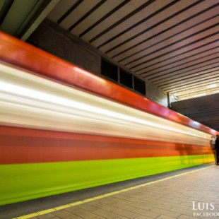 Preciosa foto del metro de Ciudad de México usando larga exposicion