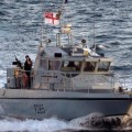 Armada británica lanza bengalas contra buque español en Gibraltar