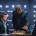 Karjakin se adelanta tras la octava partida del Campeonato del Mundo de Ajedrez