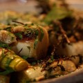 Puerros estofados con avellanas (Braised leeks with hazelnuts)