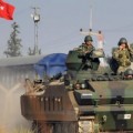 Turquía bombardea a los kurdos mientras le sonríe al mundo