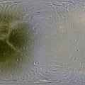 Un mosaico global de Dione en color