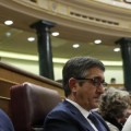 Así apuñalaron sus leales a Sánchez: la candidatura de Patxi López le deja sin espacio