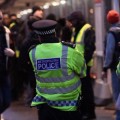 Detienen a cuatro agentes de policía en Inglaterra por reírse de una joven que sufrió una violación