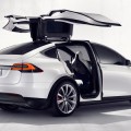 Pocos kilómetros autónomos por parte de Tesla, pero los coches de Google hacen kilómetros por todas las demás