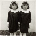 “Gemelas idénticas”, de Diane Arbus (1967)