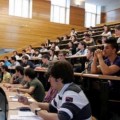 El Ministerio de Educación deniega a cerca de mil alumnos andaluces de FP Superior becas que ya les había concedido