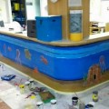 Estudiantes de Bellas Artes pintan el área de oncología infantil del Hospital de Alicante