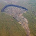 Siberia: enorme cráter (1km de largo, 86m de hondo) en expansión revela bosques primitivos y 200.000 años de clima [ENG]
