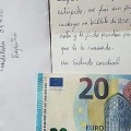 Se acuerda de que no pagó la consumición y envía un billete de 20€ por correo