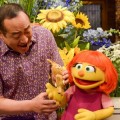 Sesame Street presenta a Julia, un Muppet con autismo