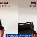 Un científico creó una botella de vino que no derrama para que no vuelvas a manchar el mantel