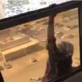 Detienen a la mujer que grabó en video y dejó caer a su doméstica de un edificio de Kuwait [ENG]