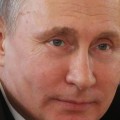 Putin dice que Estados Unidos se prepara para bombardear la capital siria (ENG)
