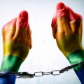 Tres hombres gays dan testimonio del terror en Chechenia