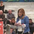 Susana Díaz 'pincha' en su primera intervención en Cantabria