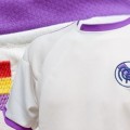 Un tribunal falla contra el Real Madrid y autoriza la versión republicana de su camiseta