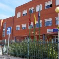 Un niño de 14 años, apuñalado por una compañera de 12 años en un instituto de Madrid