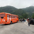 Asturias recibe a pedradas al autobús de Hazte Oír
