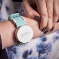 Emma Watch, la pulsera que permite volver a escribir a personas con párkinson
