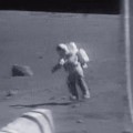 Por qué los astronautas de las misiones Apolo se caían tanto sobre la superficie de la Luna