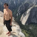 National Geographic: Alex Honnold escala por primera vez en el mundo a la cumbre de "El Capitán" sin cuerdas  (eng)