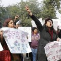 Tres hombres violan a una madre y asesinan a su bebé de 9 meses porque lloraba en la India