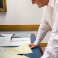 Michael Palin dona a la Biblioteca Británica los cuadernos con los sketches originales de Monty Python (Eng)