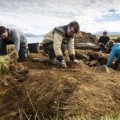 Encuentran en Islandia la tumba de un jefe vikingo, enterrado en un barco con su espada y su perro